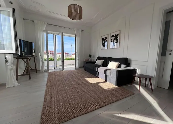 Close To Everything Bright Modern Apartment