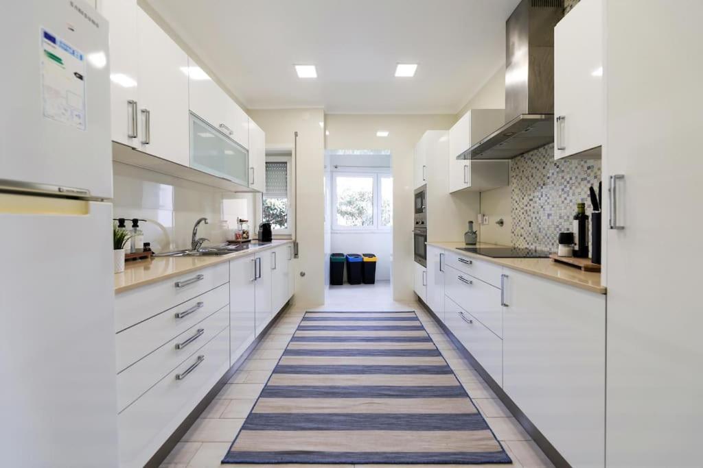 Apartment Close To Everything Bright Modern