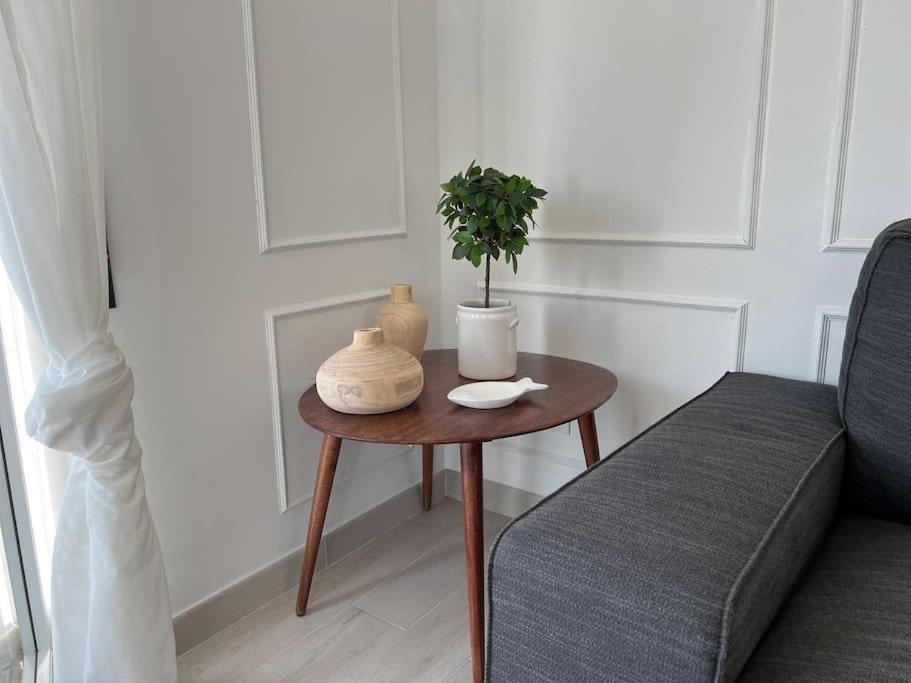 Close To Everything Bright Modern Apartment