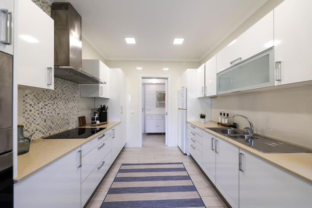 Apartment Close To Everything Bright Modern