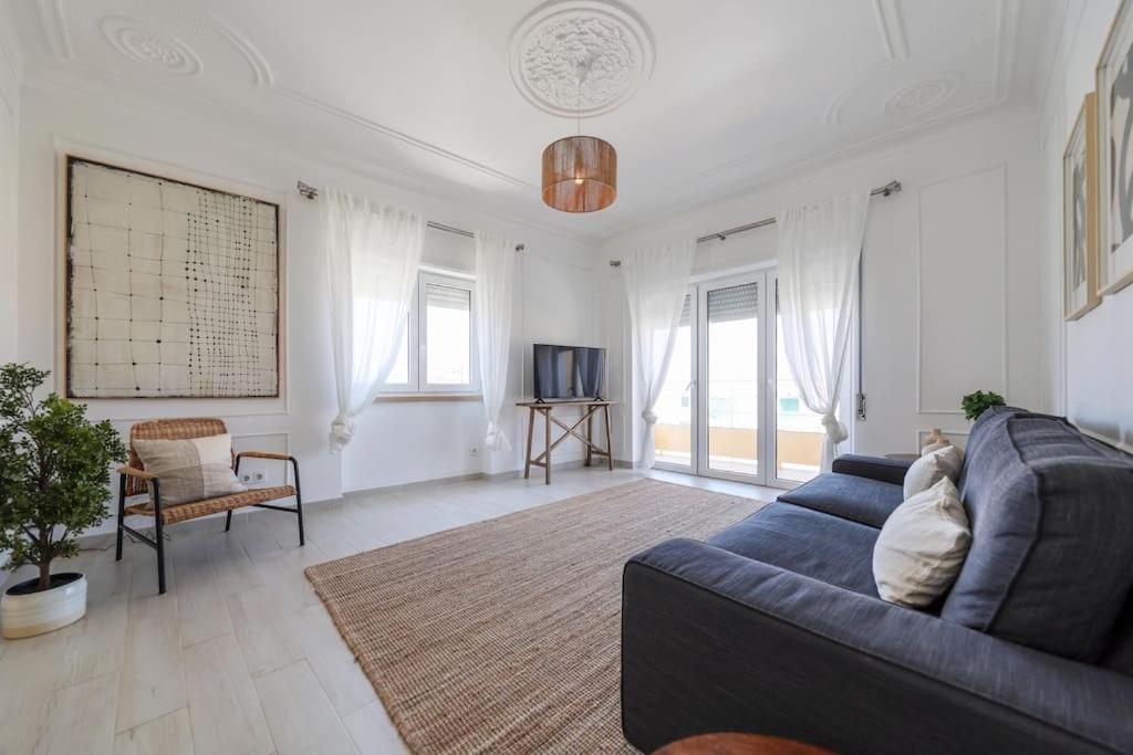 Close To Everything Bright Modern Apartment